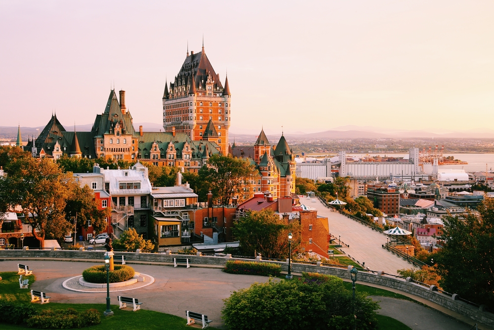 Scenic photo of Quebec at sunset