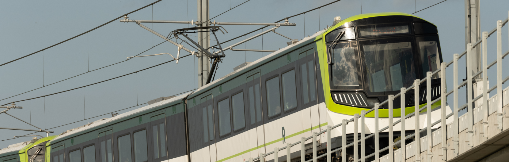 the train pass on the bridge. 