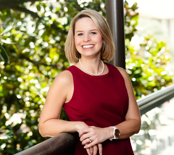 Picture of Amanda leaning on a railing