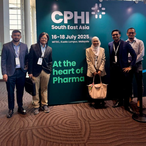 Image of Suraya with her team